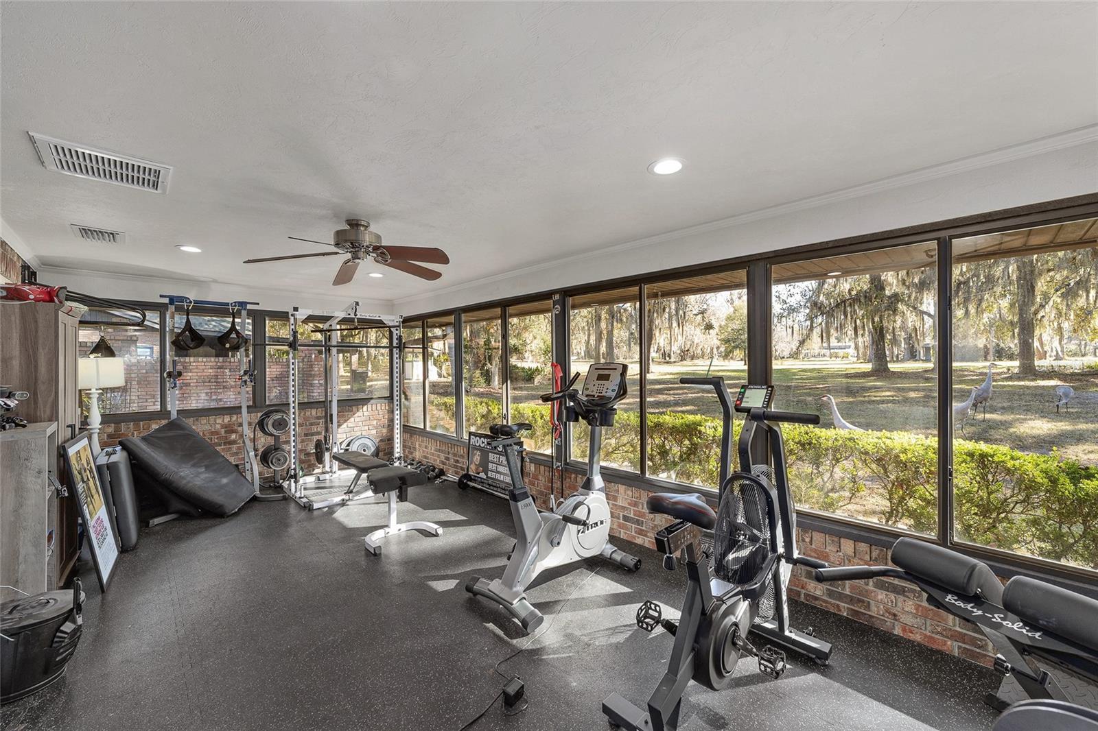 COUNTRY CLUB MANOR - Residential