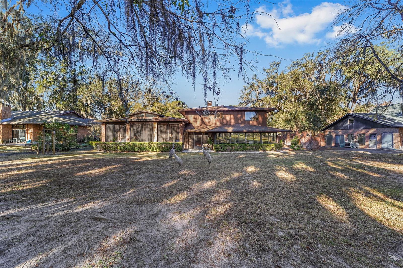 COUNTRY CLUB MANOR - Residential