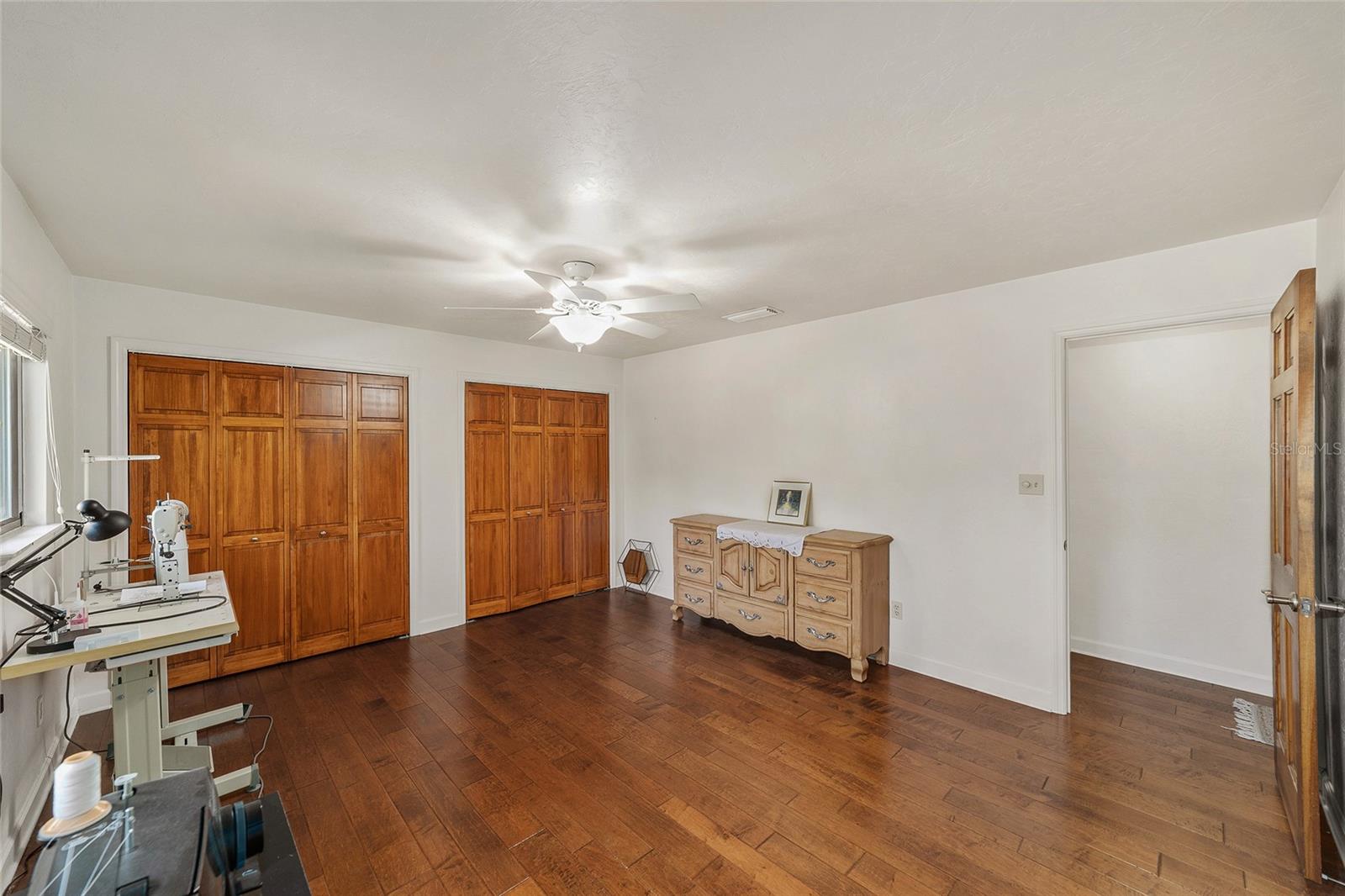 COUNTRY CLUB MANOR - Residential