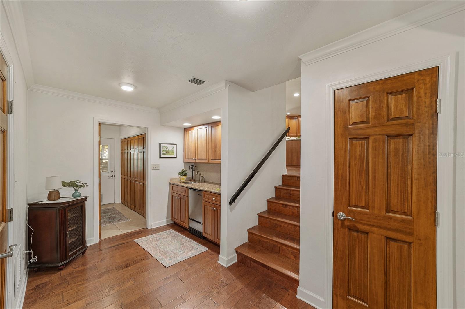 COUNTRY CLUB MANOR - Residential