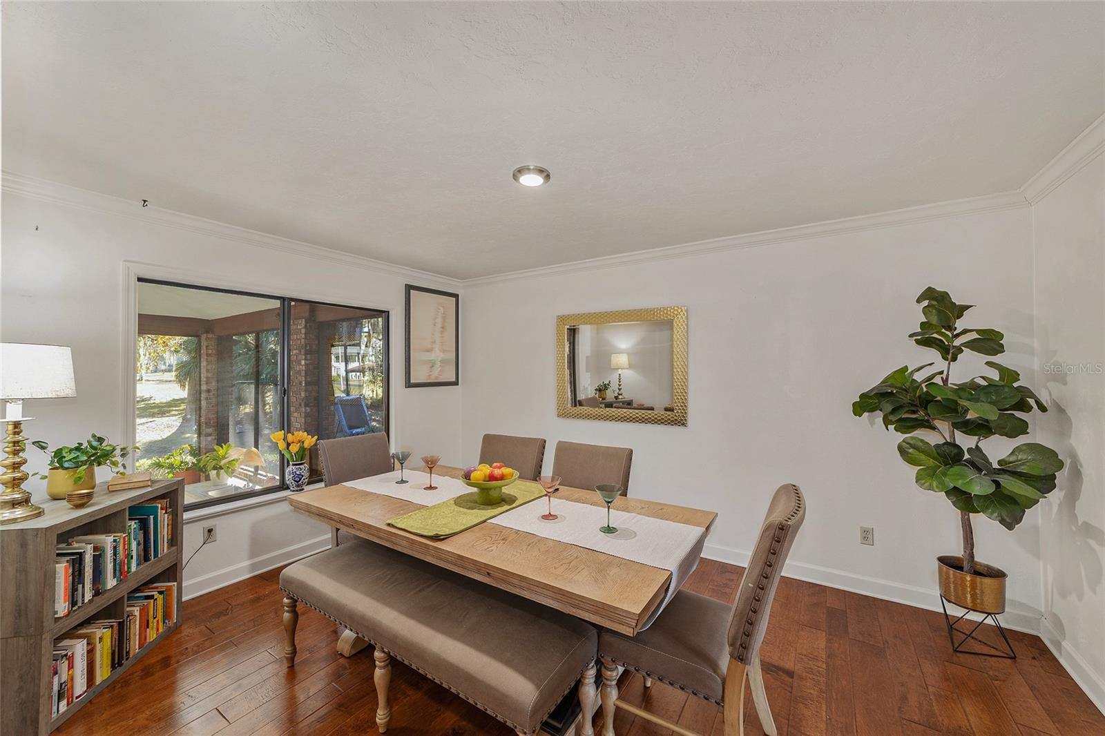 COUNTRY CLUB MANOR - Residential