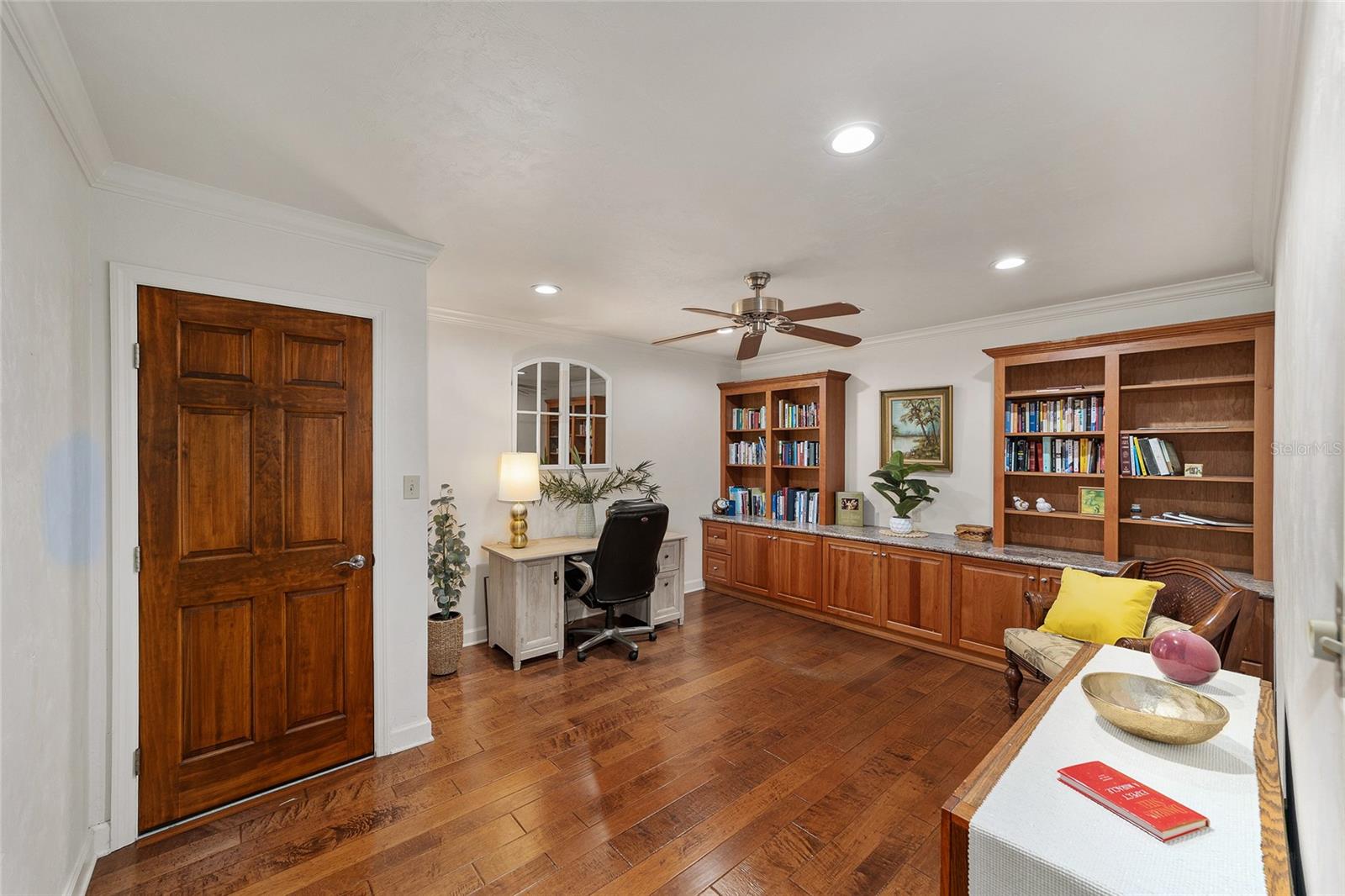 COUNTRY CLUB MANOR - Residential