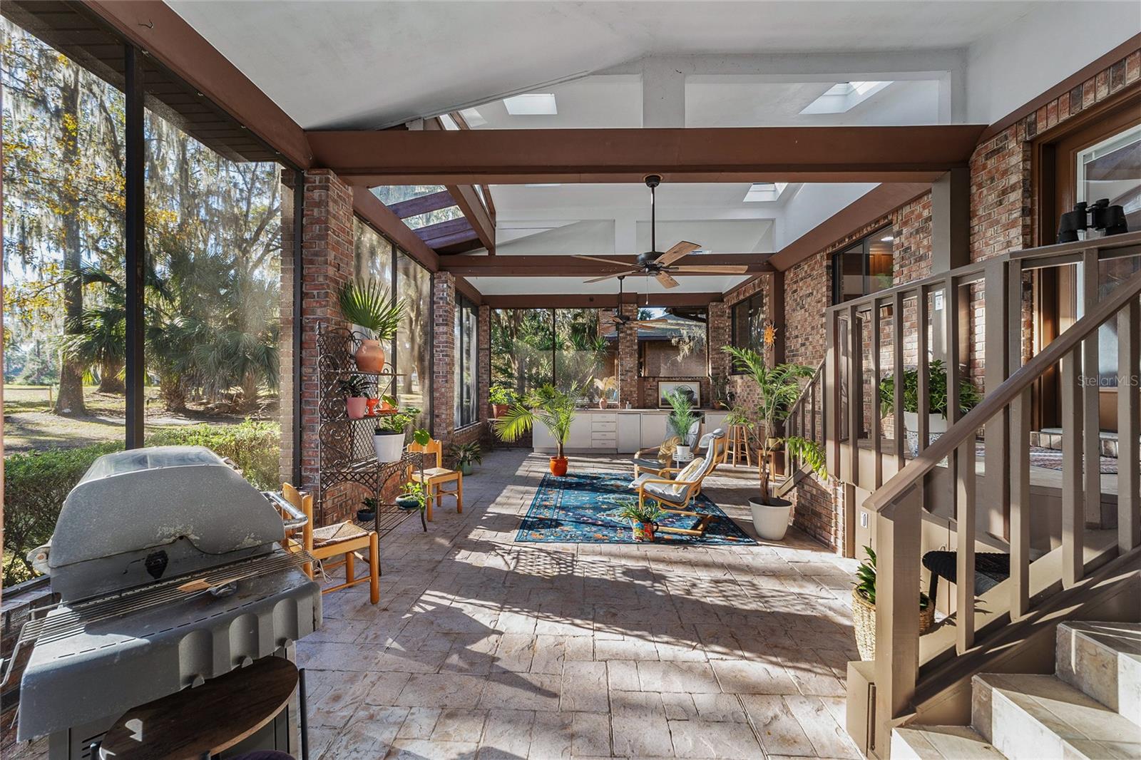 COUNTRY CLUB MANOR - Residential