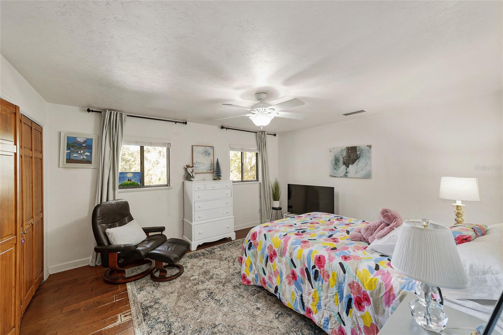 COUNTRY CLUB MANOR - Residential