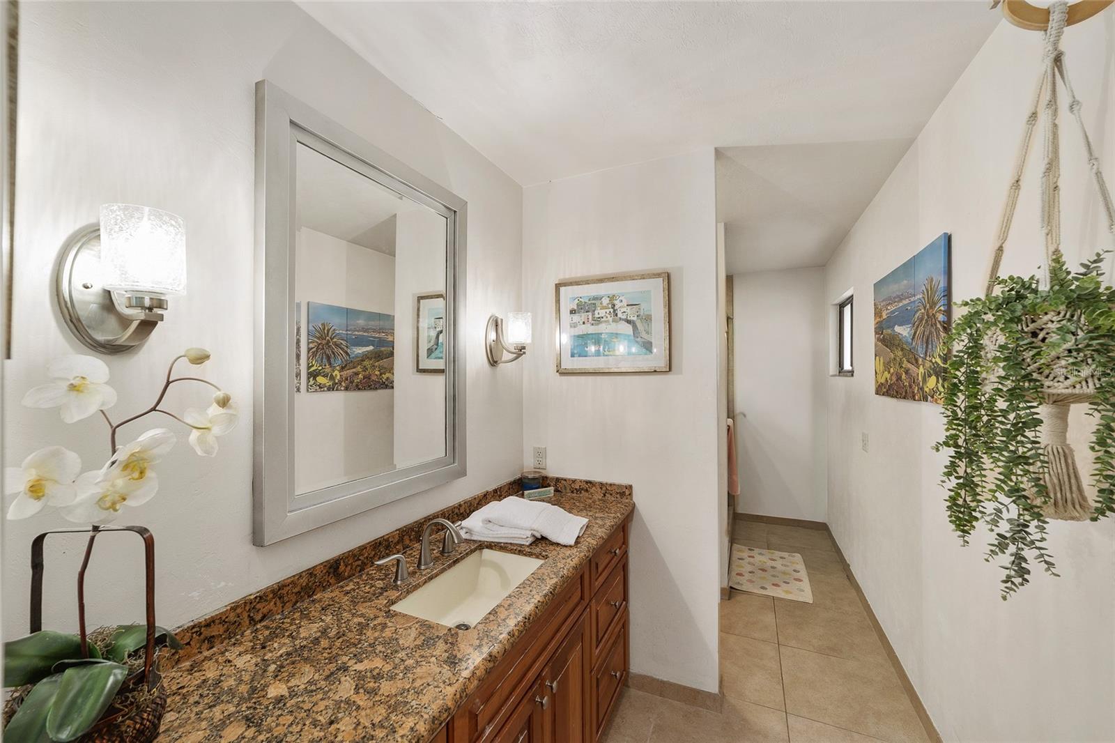 COUNTRY CLUB MANOR - Residential