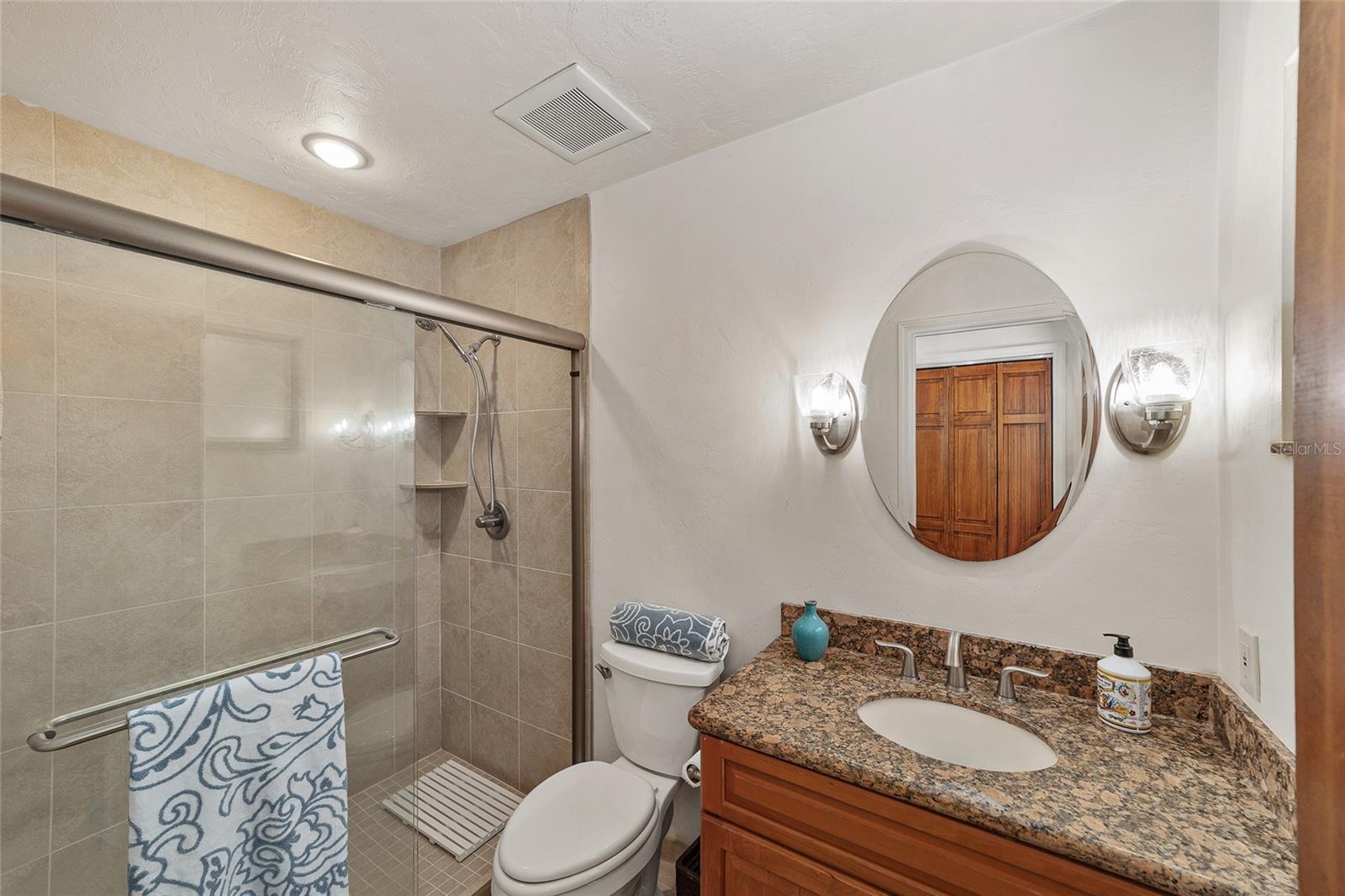 COUNTRY CLUB MANOR - Residential