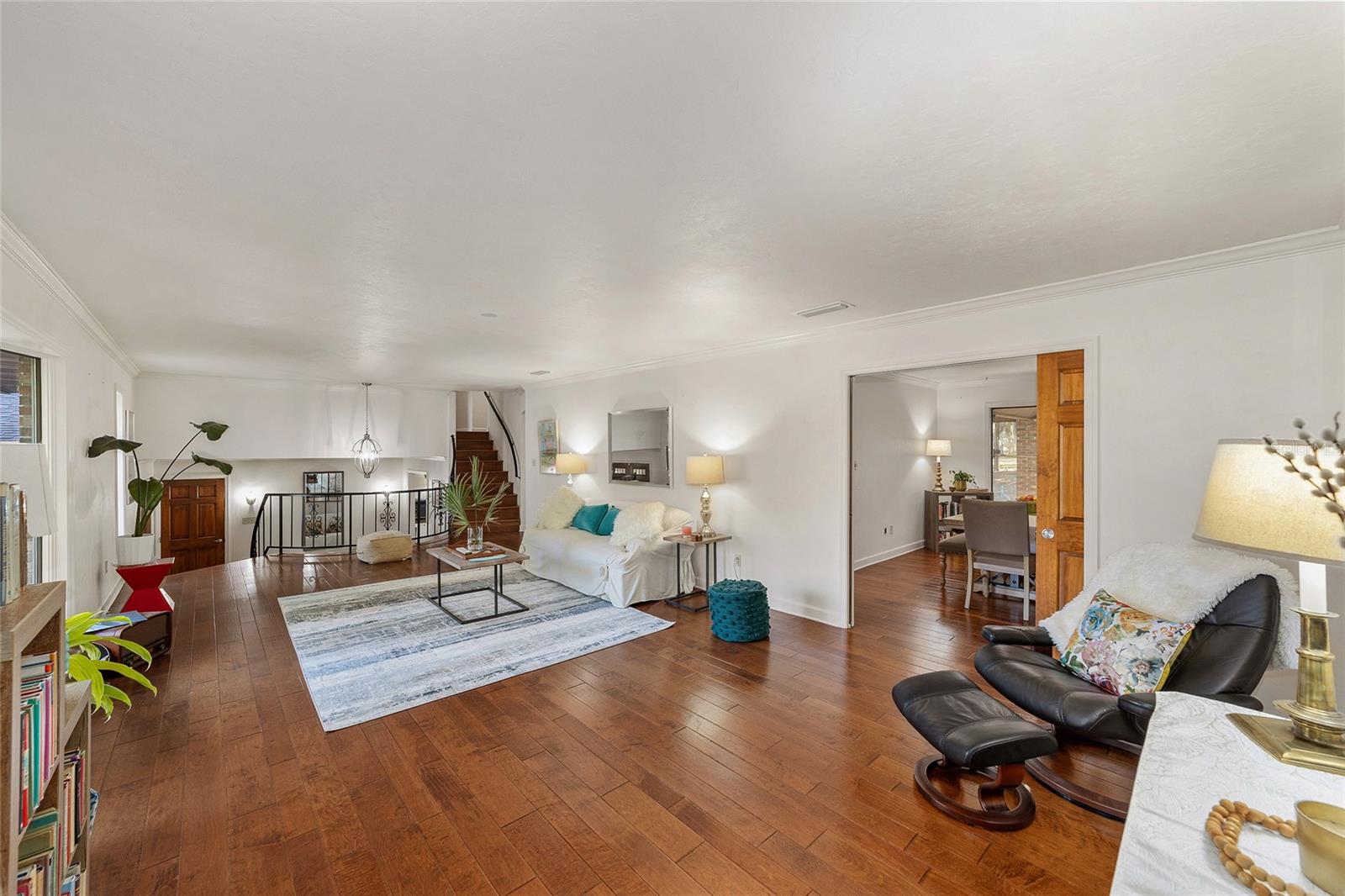 COUNTRY CLUB MANOR - Residential