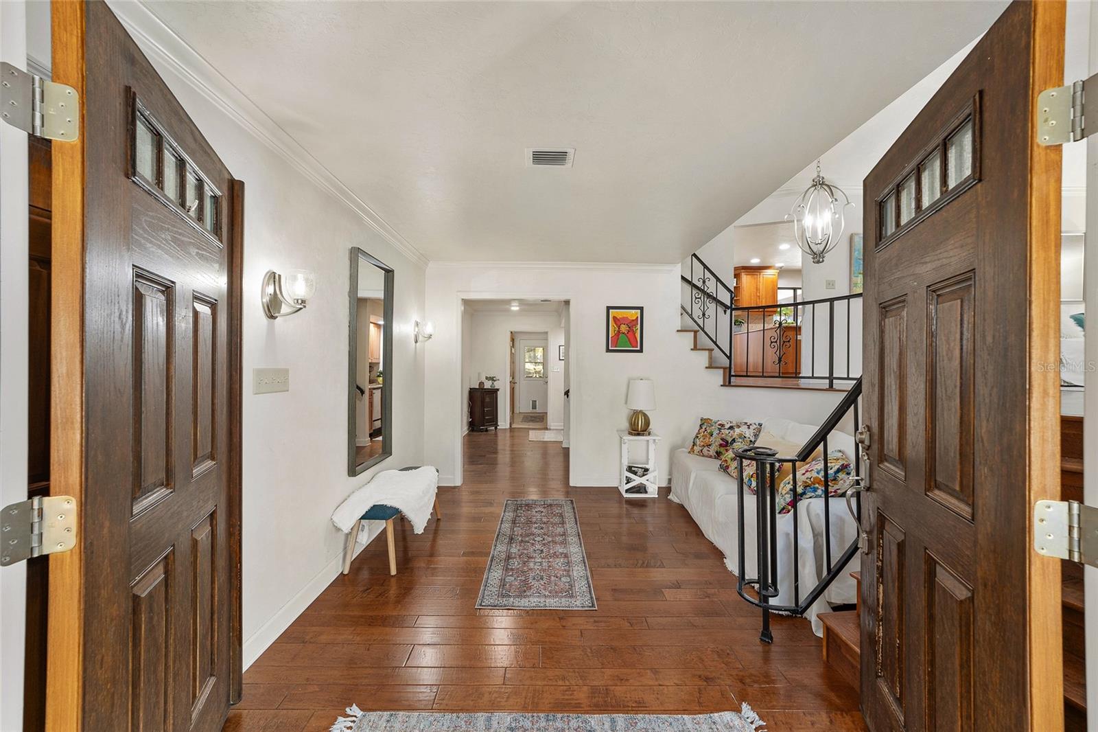 COUNTRY CLUB MANOR - Residential