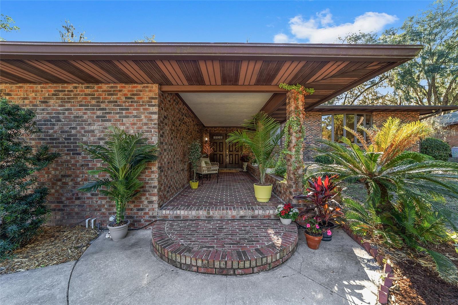 COUNTRY CLUB MANOR - Residential