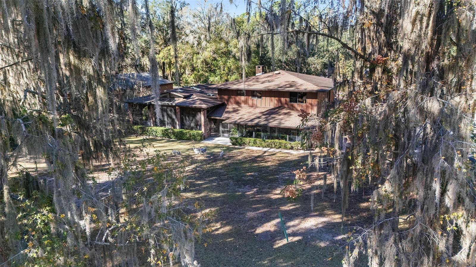 COUNTRY CLUB MANOR - Residential