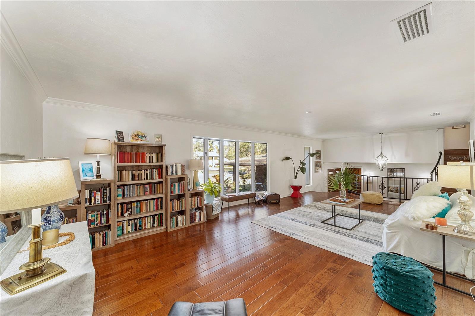 COUNTRY CLUB MANOR - Residential