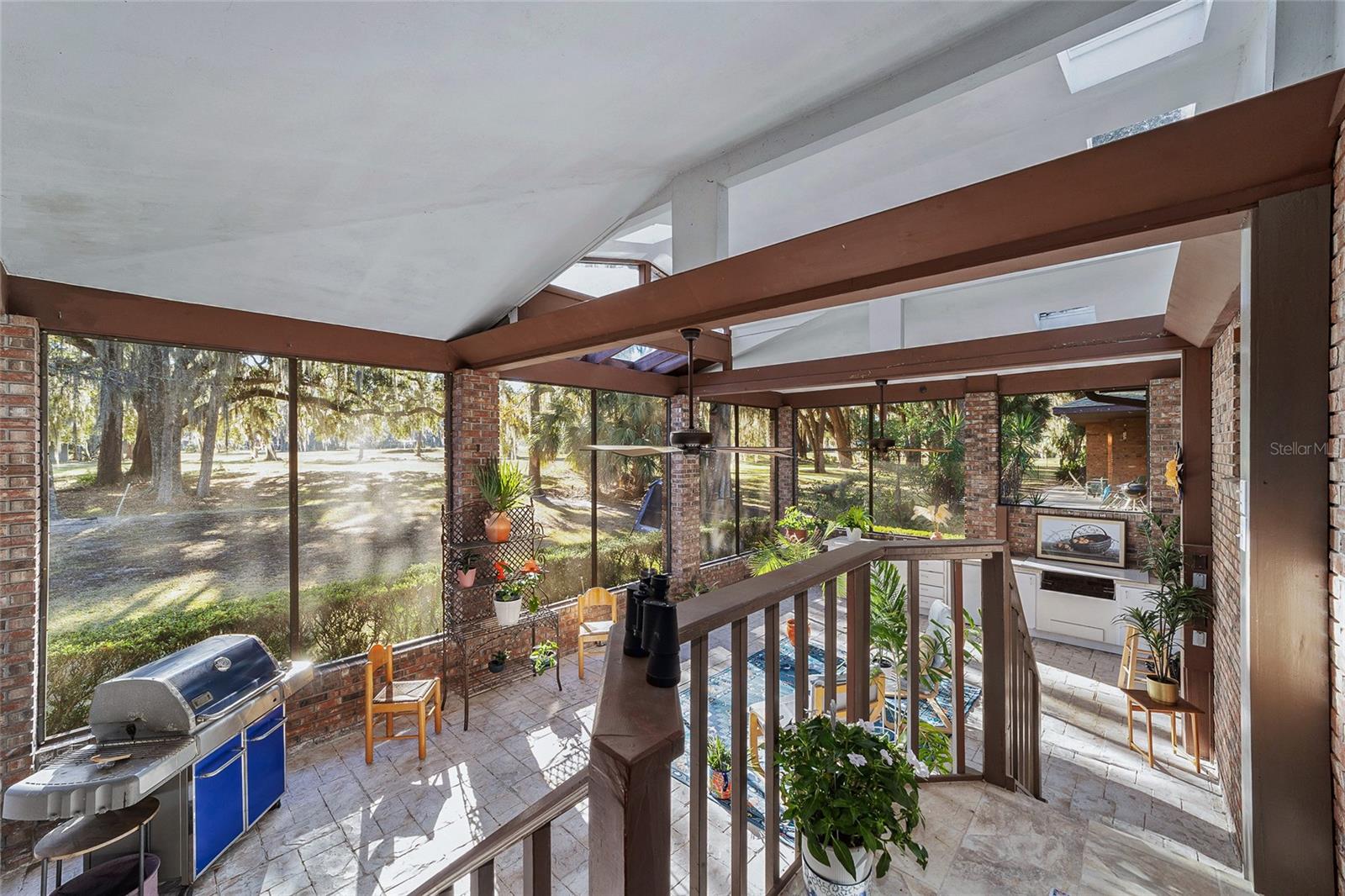 COUNTRY CLUB MANOR - Residential