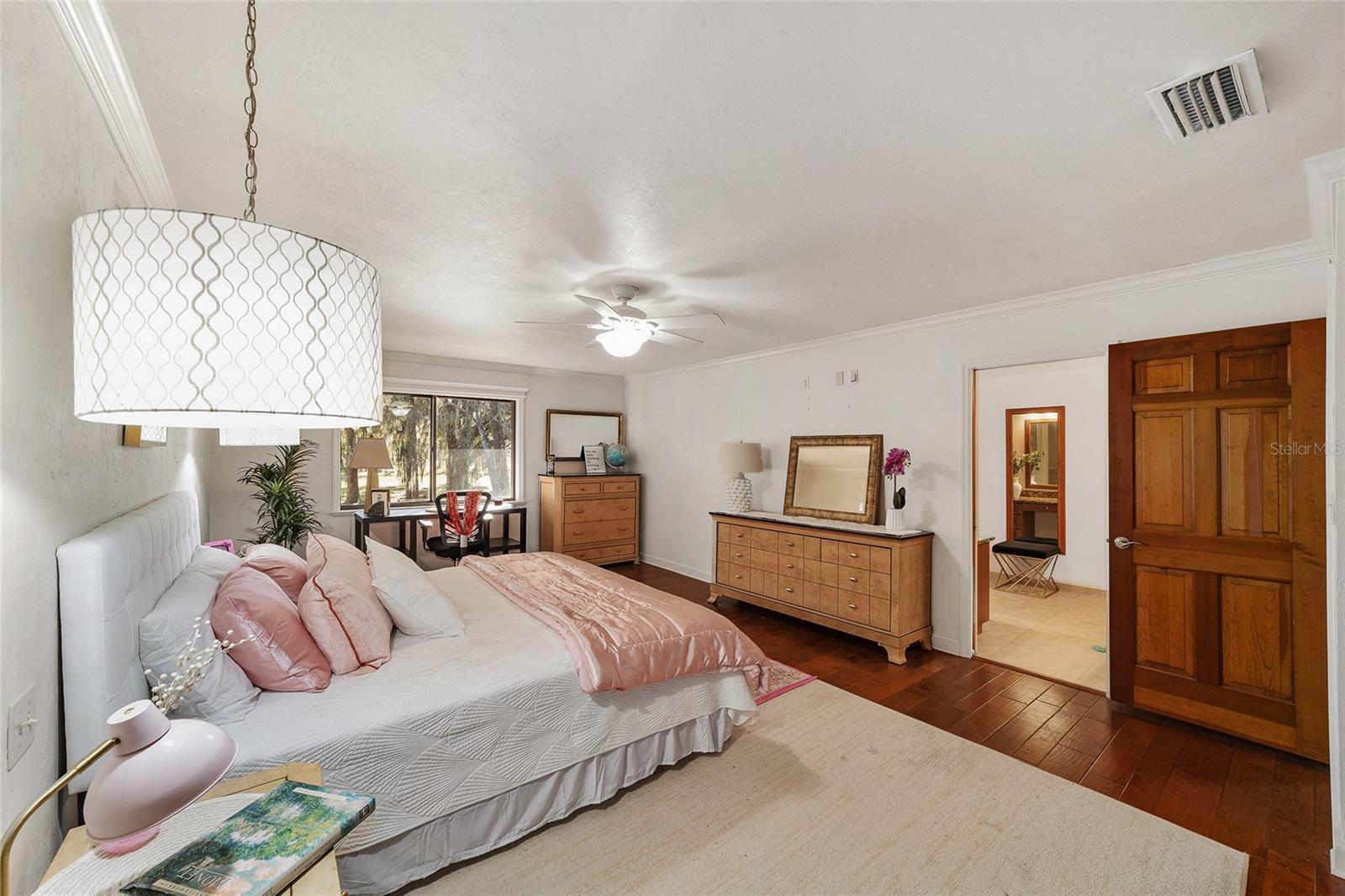 COUNTRY CLUB MANOR - Residential