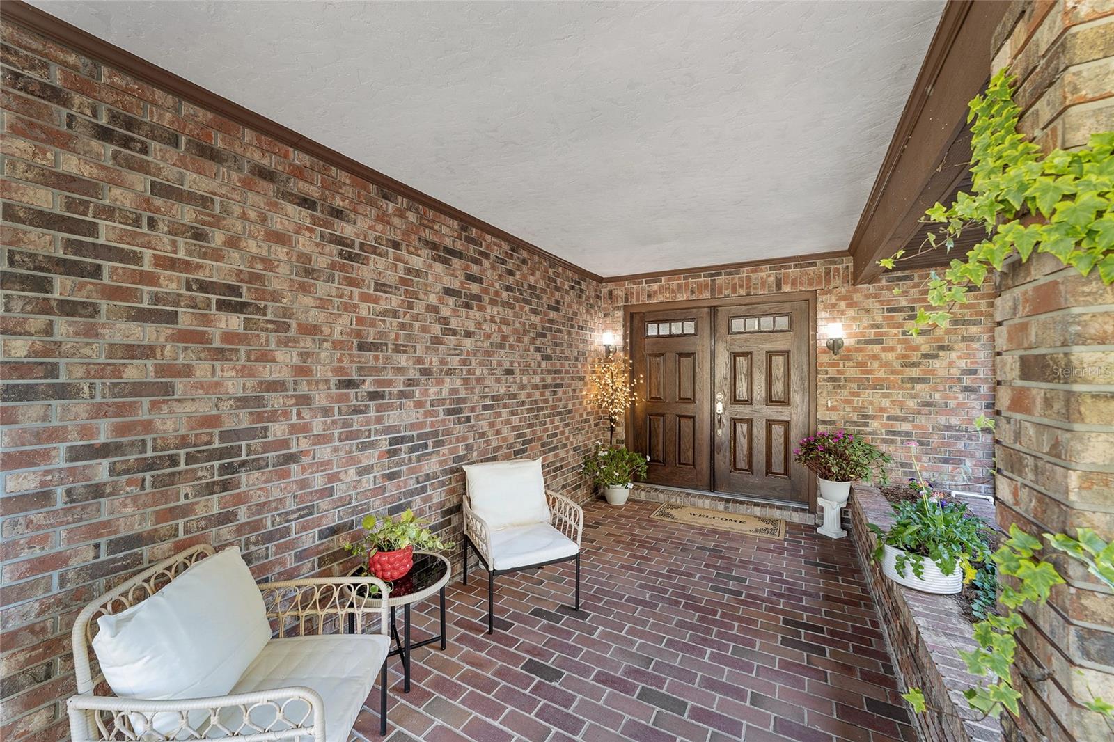 COUNTRY CLUB MANOR - Residential