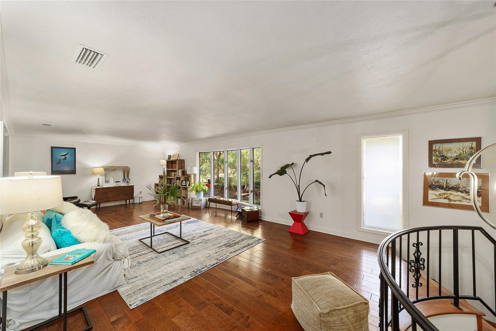 COUNTRY CLUB MANOR - Residential