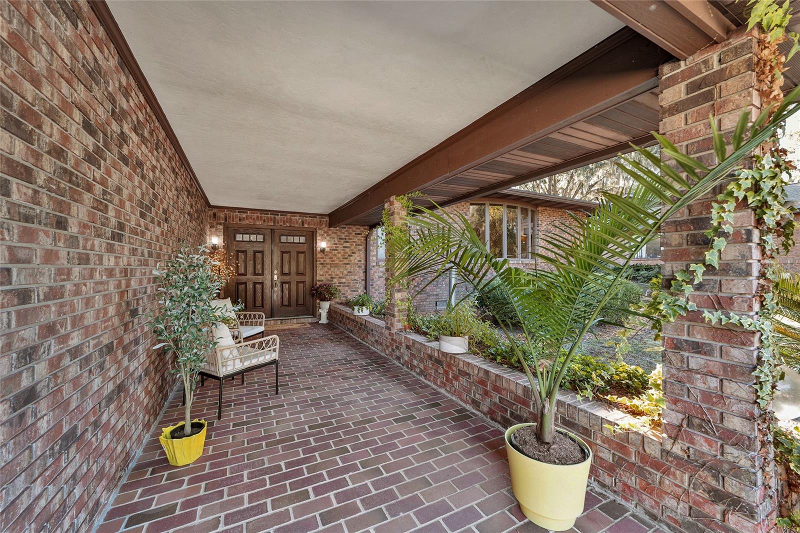 COUNTRY CLUB MANOR - Residential