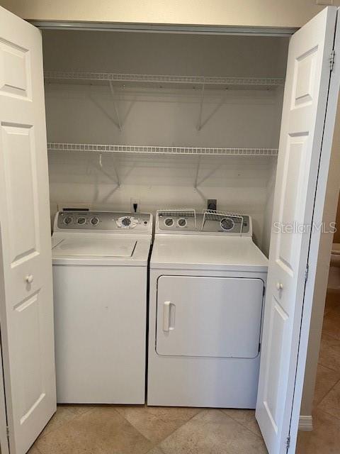 PLAZA DE FLORES - Residential Lease