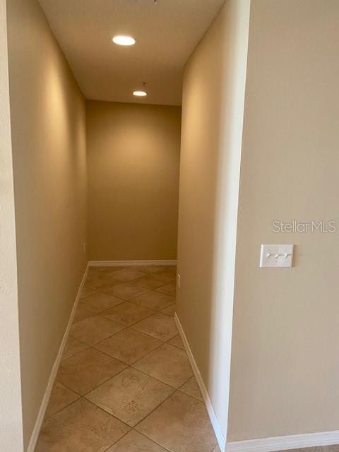 PLAZA DE FLORES - Residential Lease