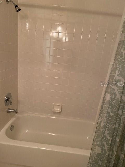 PLAZA DE FLORES - Residential Lease