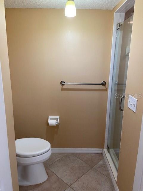 PLAZA DE FLORES - Residential Lease