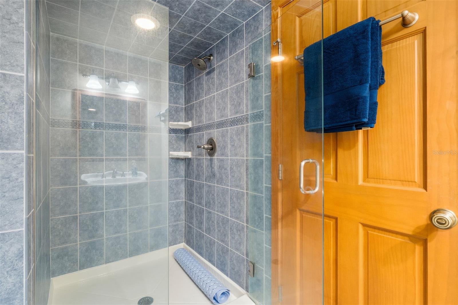 CHANTILLY ACRES E1/2 AT NW 1/4 - Residential