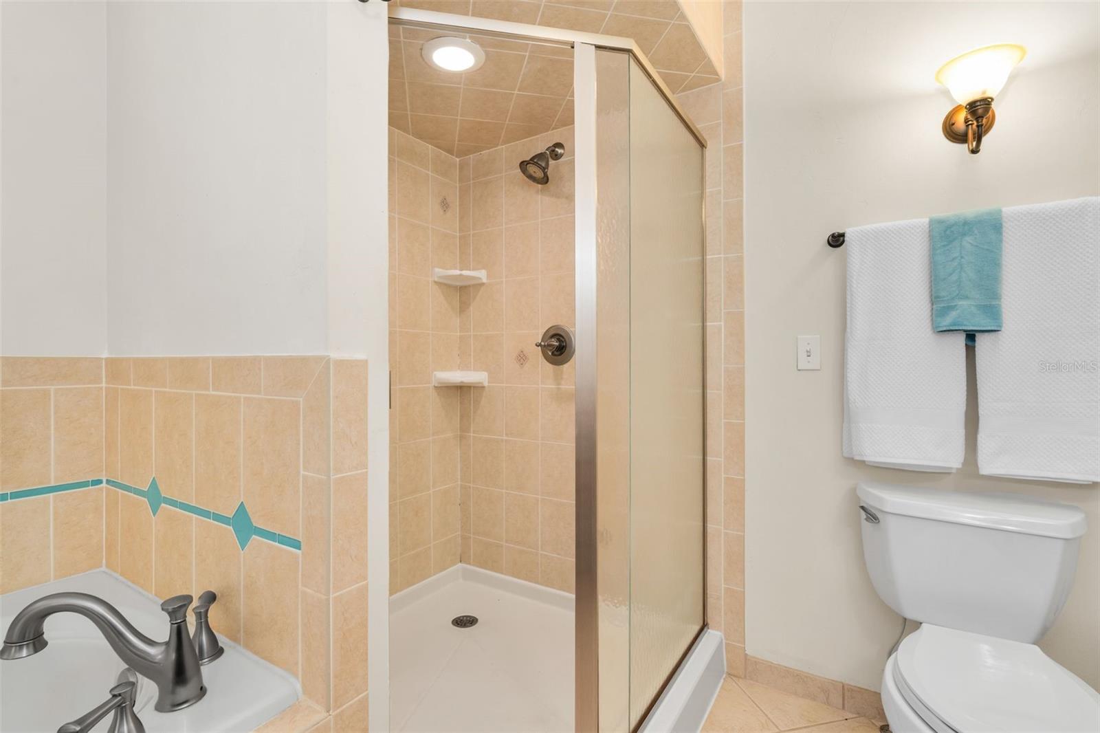 CHANTILLY ACRES E1/2 AT NW 1/4 - Residential