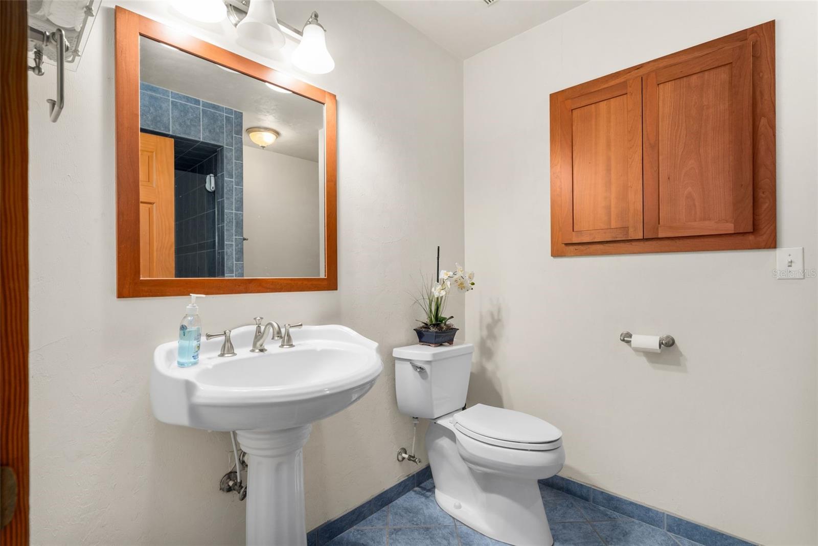 CHANTILLY ACRES E1/2 AT NW 1/4 - Residential