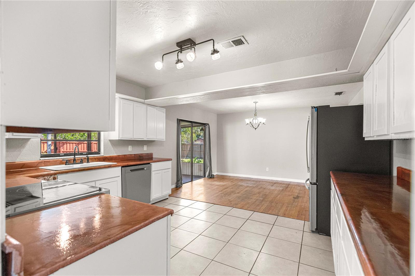 OAKHURST 01 - Residential