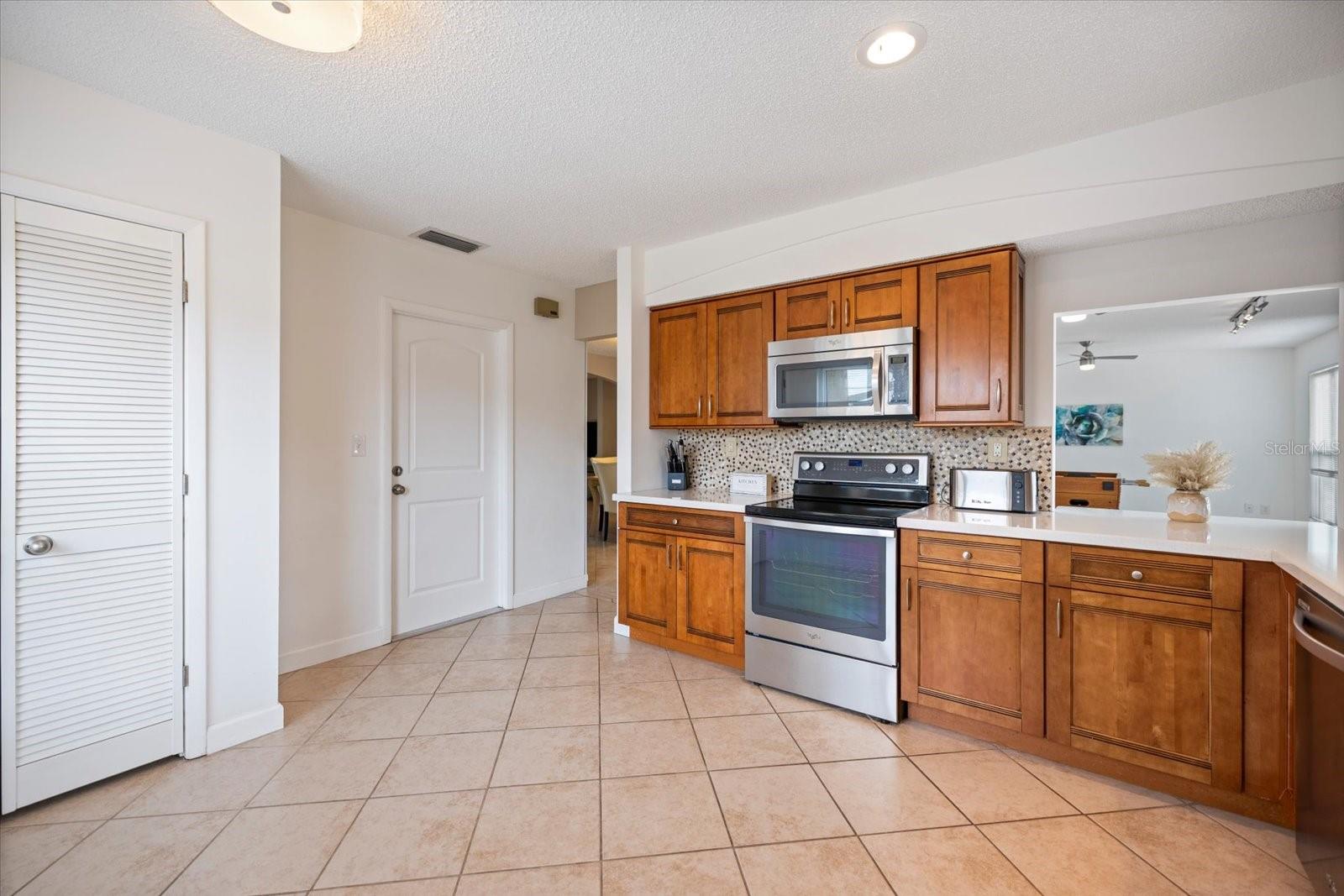 818 PLUM TREE LANE