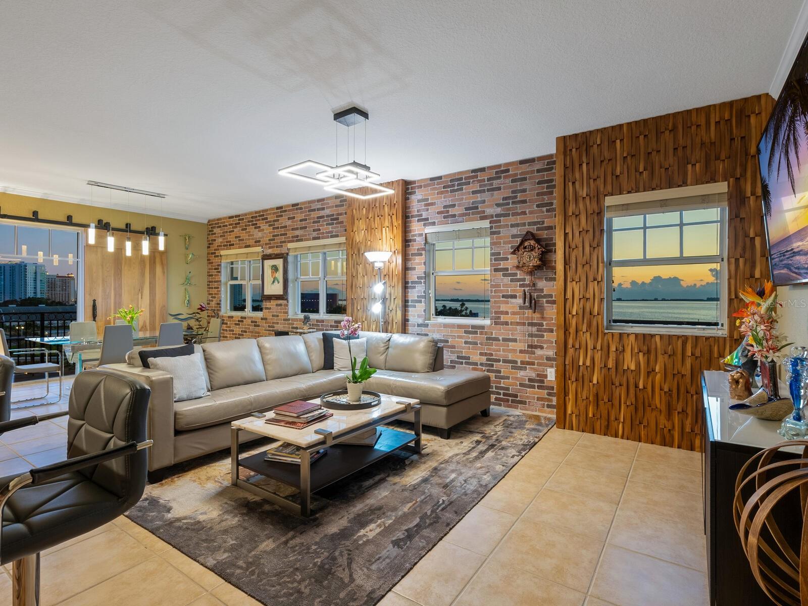 BROADWAY PROMENADE - Residential