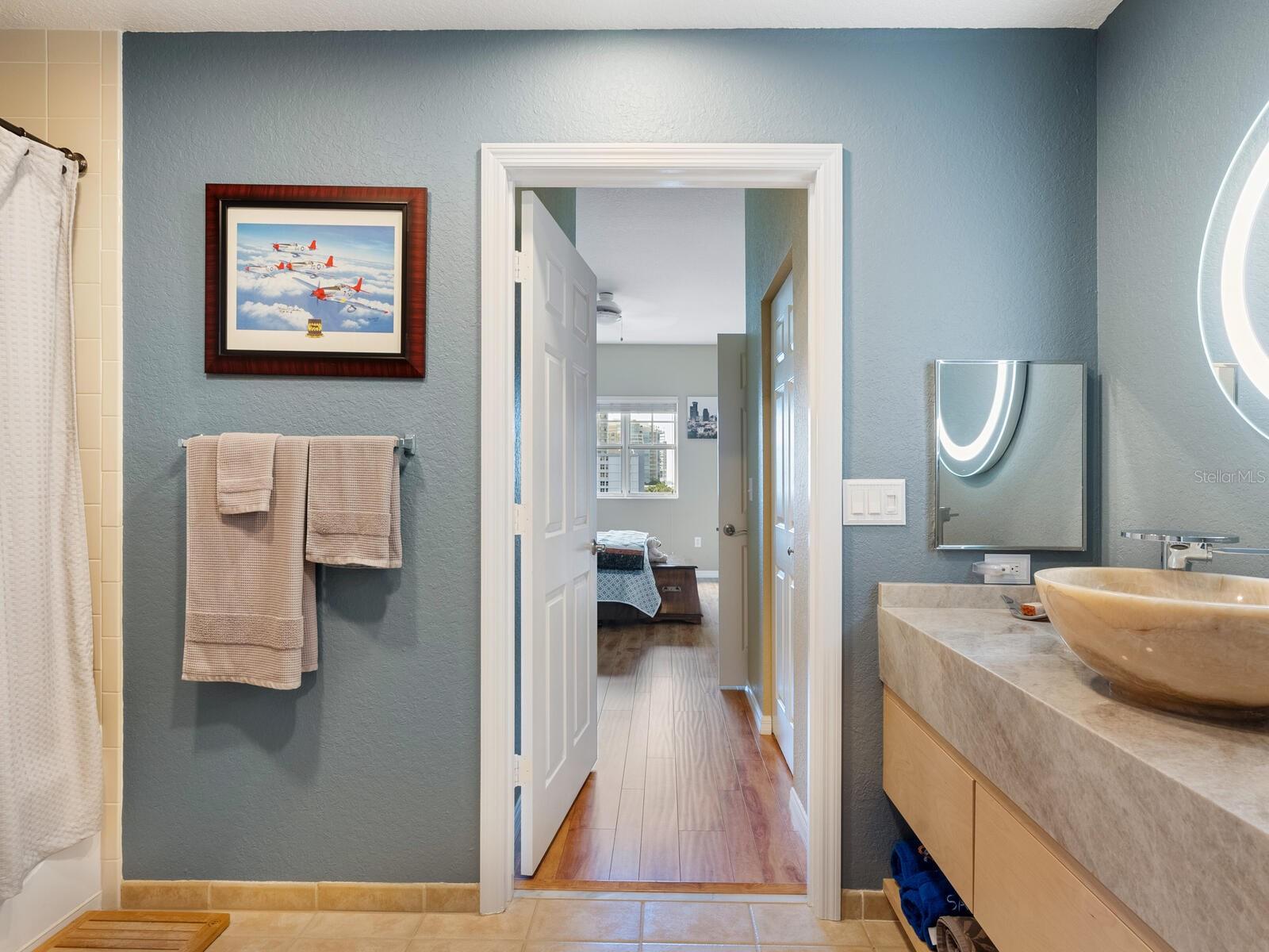 BROADWAY PROMENADE - Residential