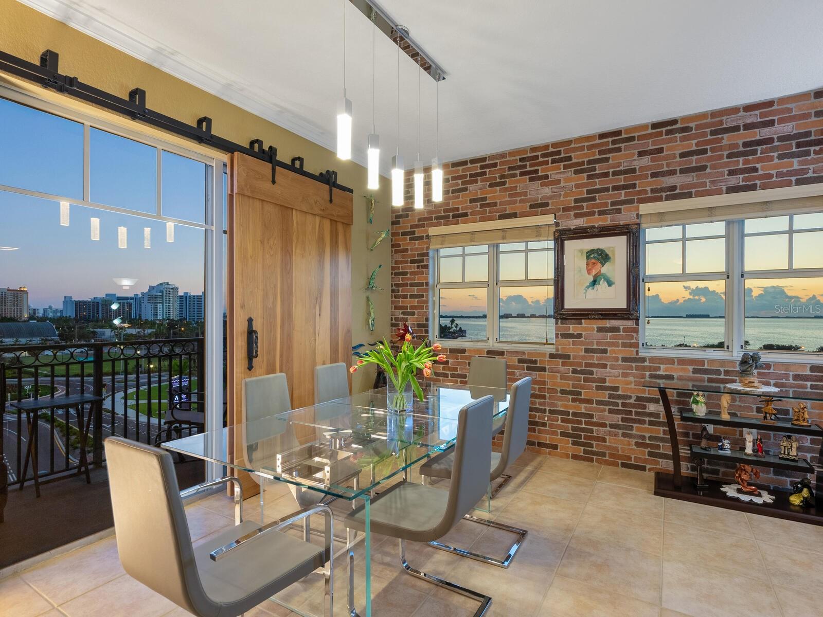 BROADWAY PROMENADE - Residential