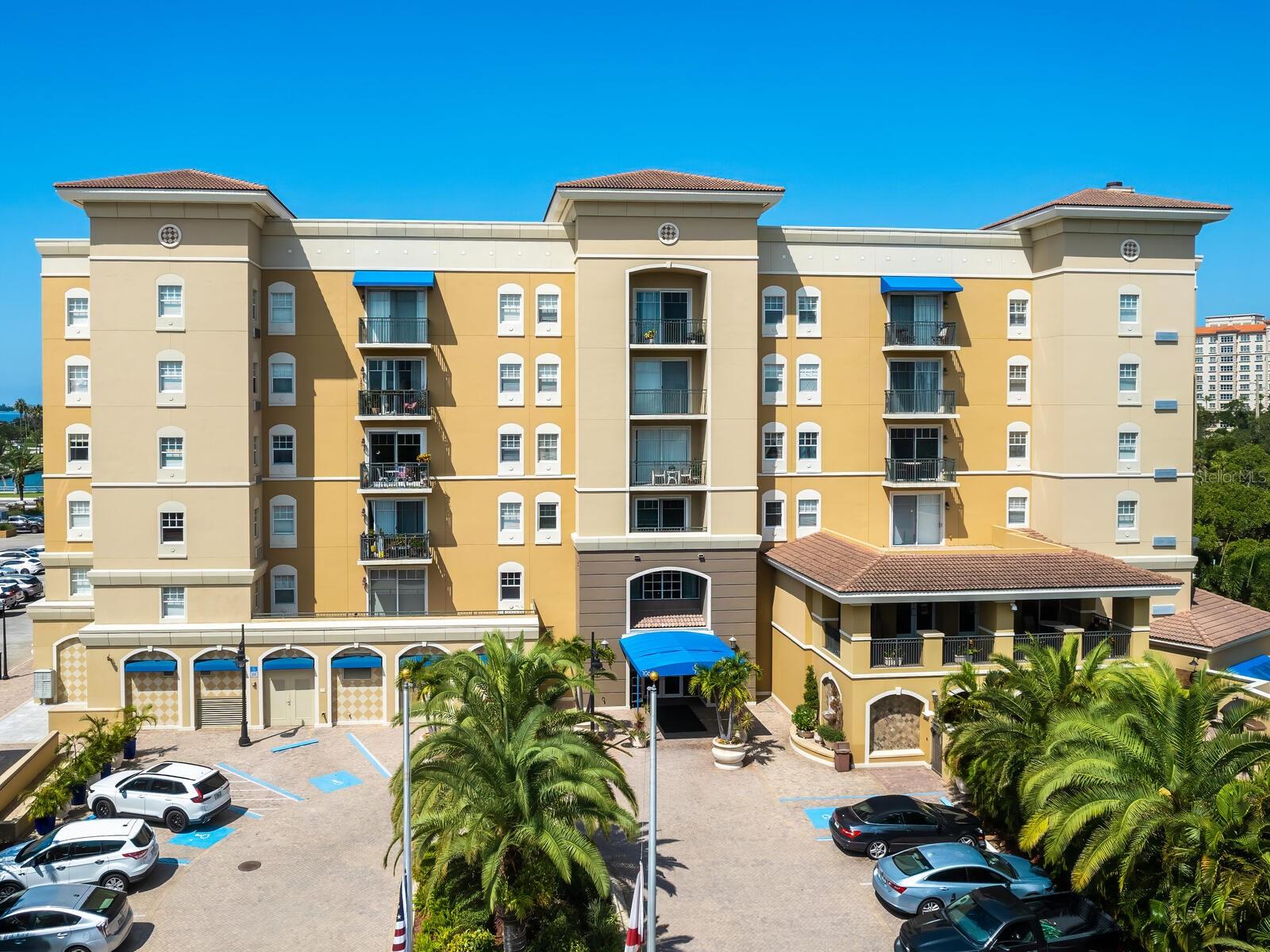 BROADWAY PROMENADE - Residential