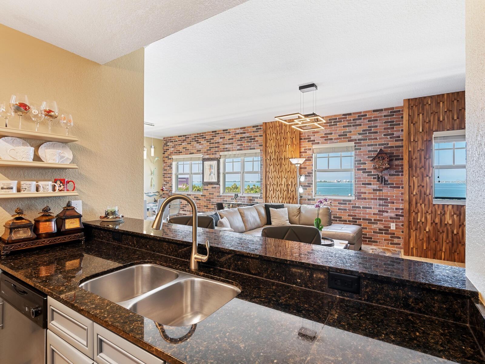 BROADWAY PROMENADE - Residential