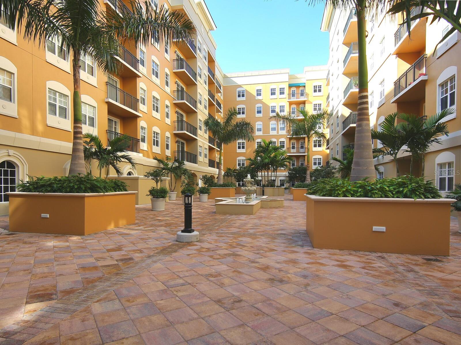 BROADWAY PROMENADE - Residential