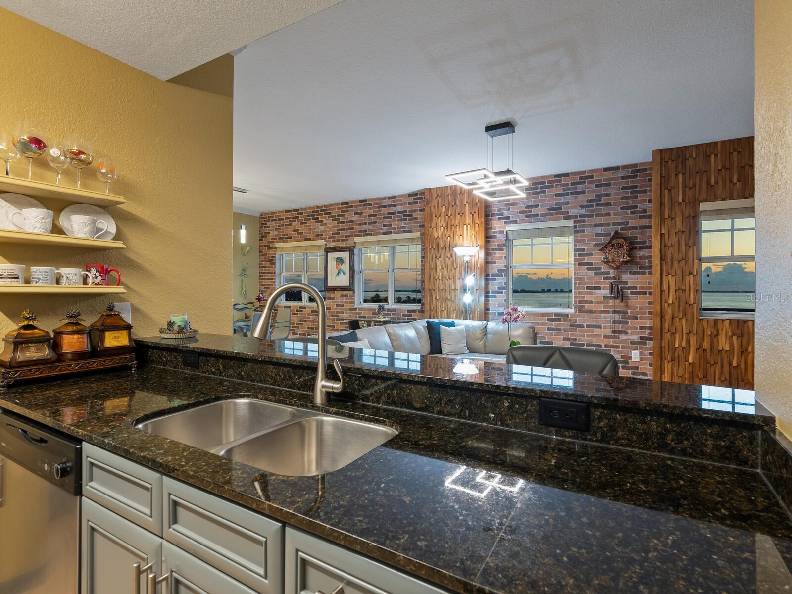 BROADWAY PROMENADE - Residential