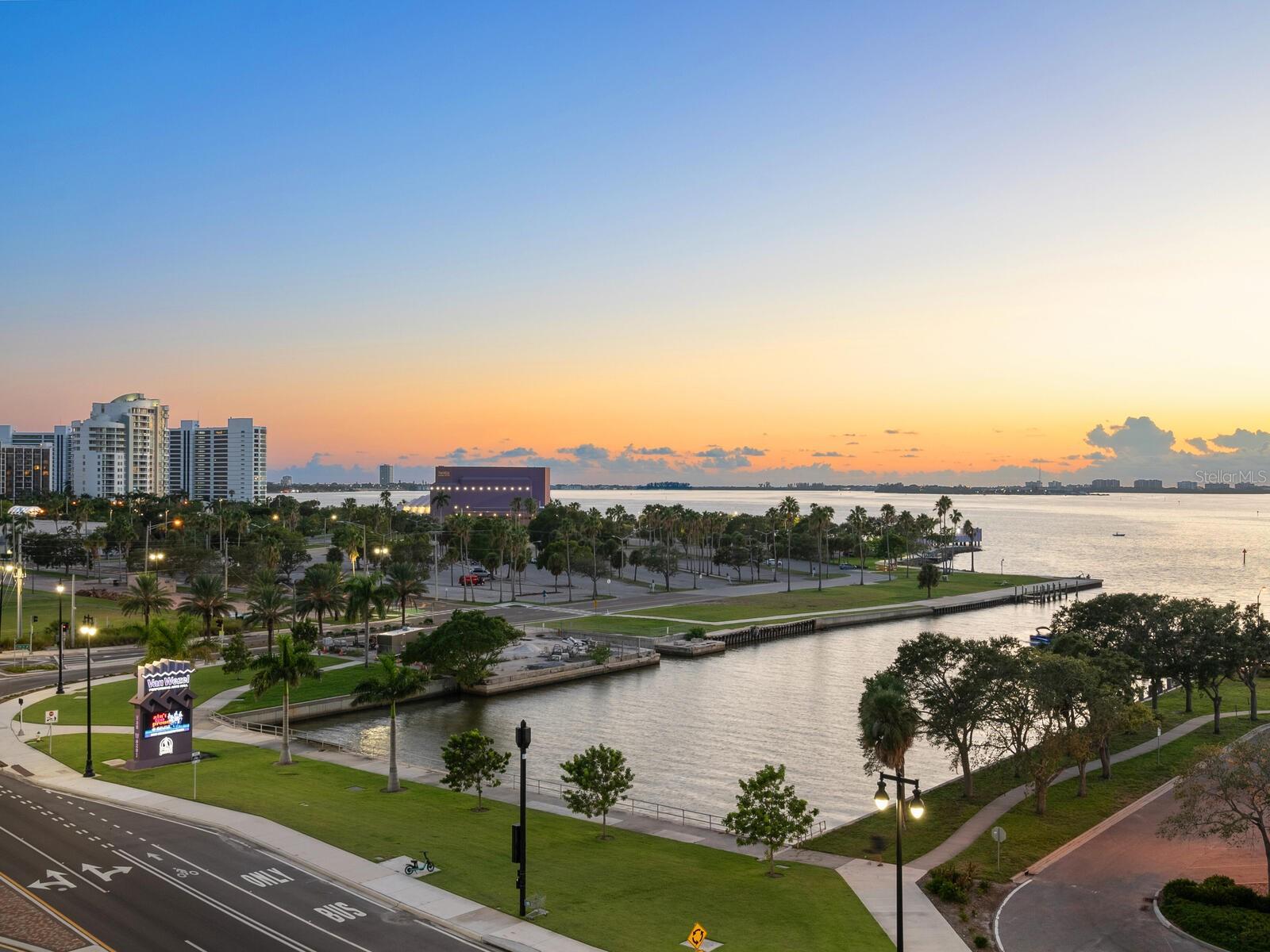 BROADWAY PROMENADE - Residential