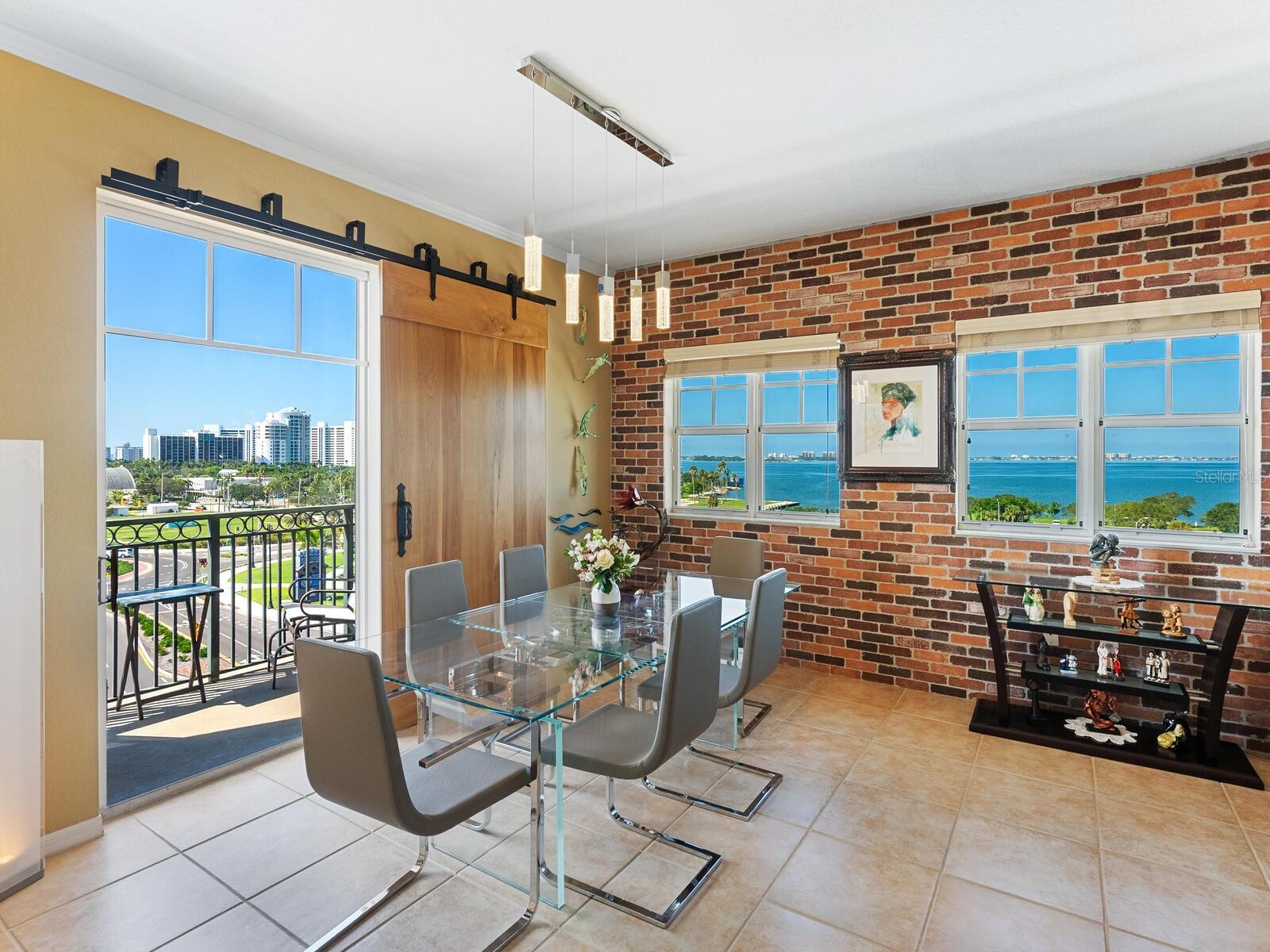 BROADWAY PROMENADE - Residential