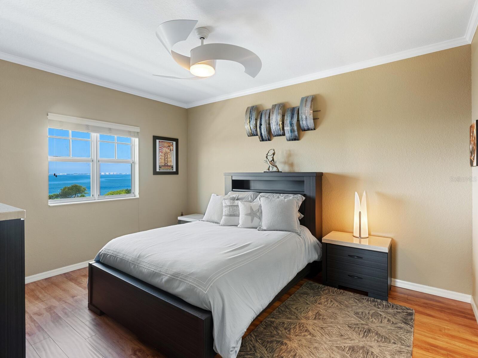 BROADWAY PROMENADE - Residential