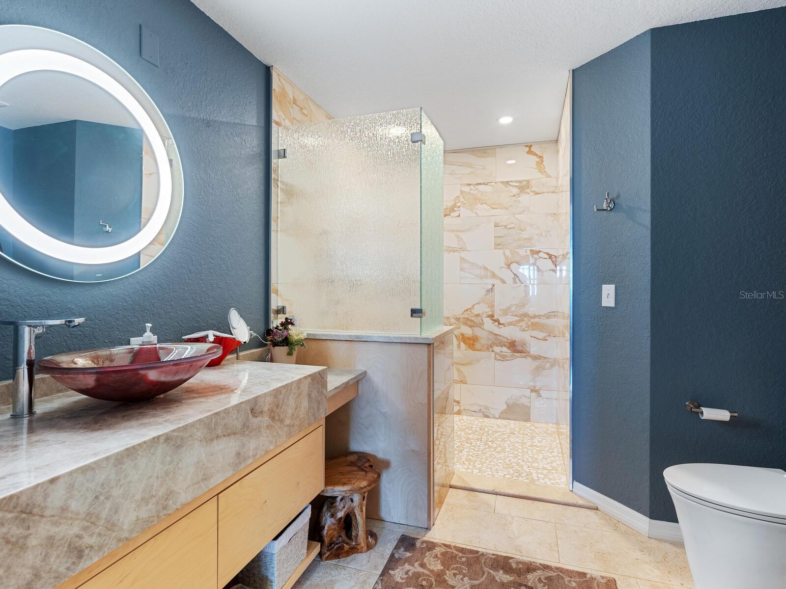 BROADWAY PROMENADE - Residential