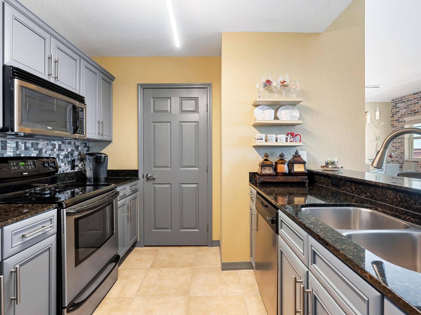 BROADWAY PROMENADE - Residential