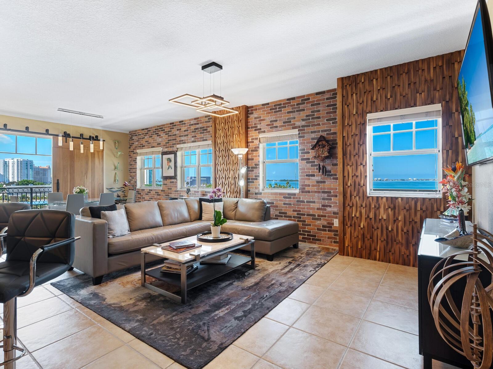 BROADWAY PROMENADE - Residential