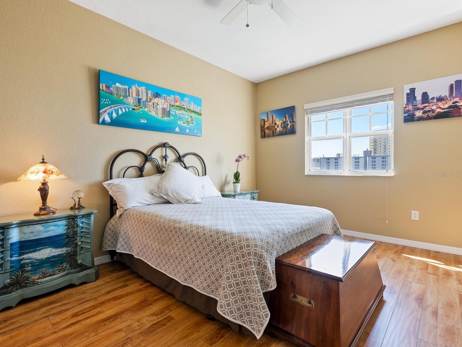 BROADWAY PROMENADE - Residential