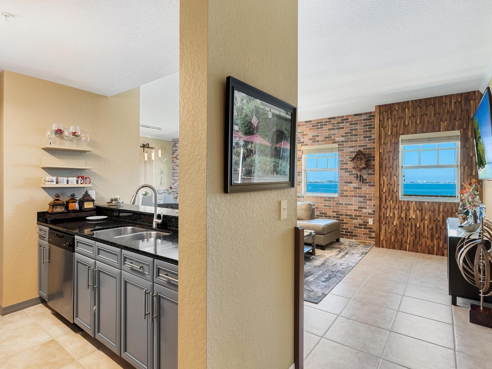 BROADWAY PROMENADE - Residential