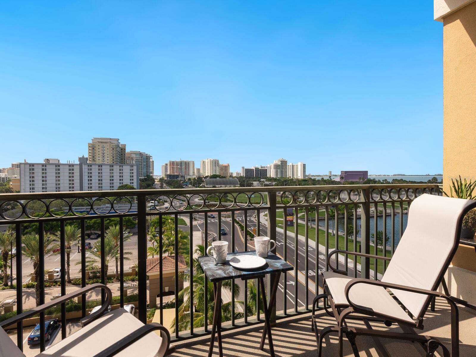 BROADWAY PROMENADE - Residential