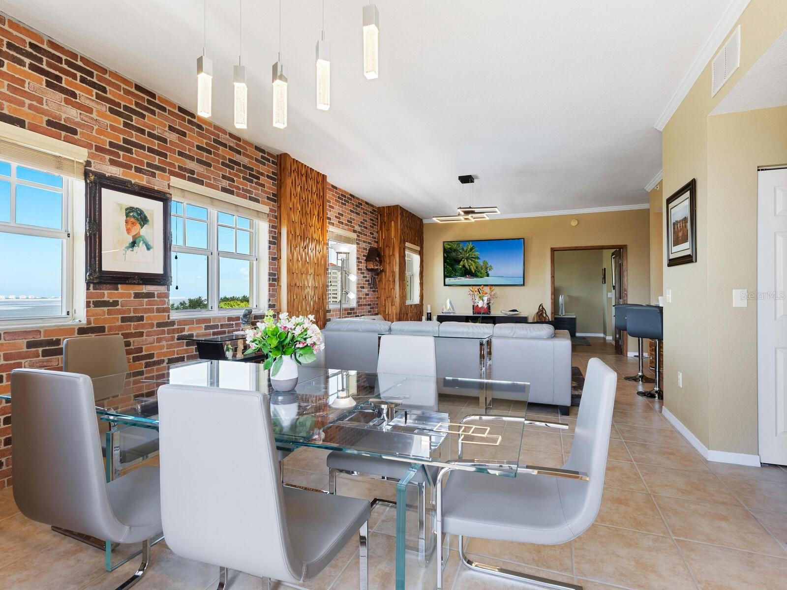 BROADWAY PROMENADE - Residential