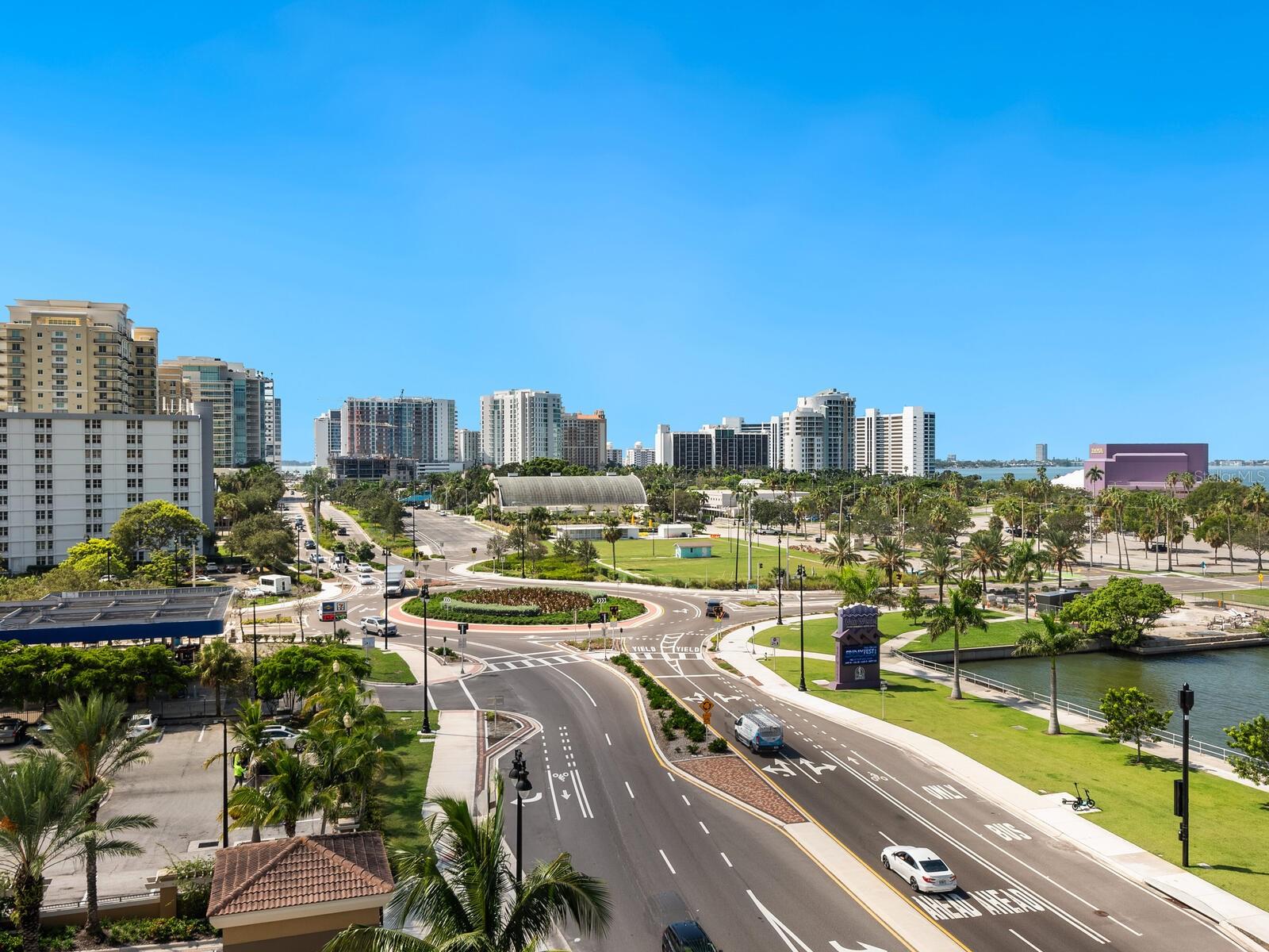 BROADWAY PROMENADE - Residential