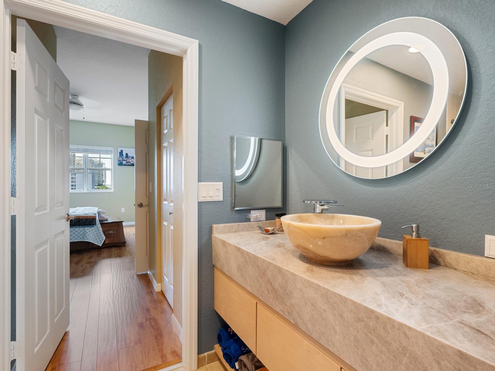 BROADWAY PROMENADE - Residential