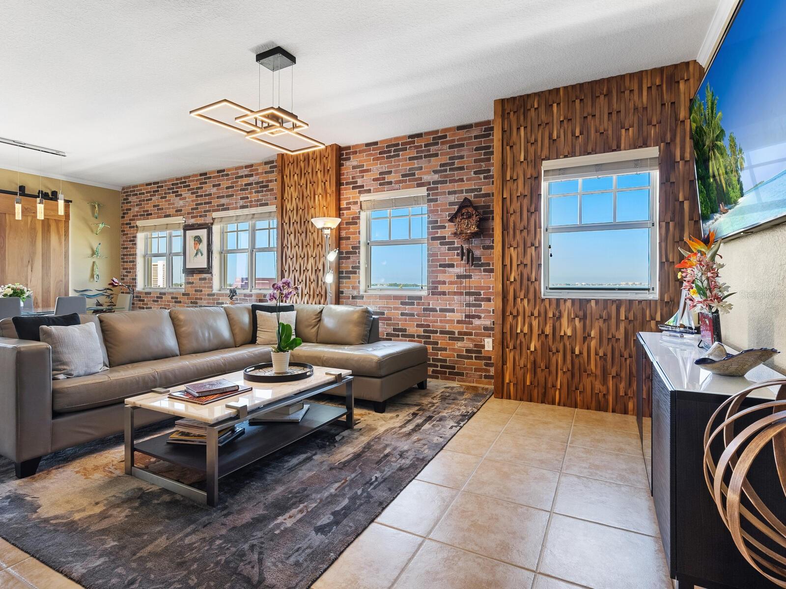 BROADWAY PROMENADE - Residential