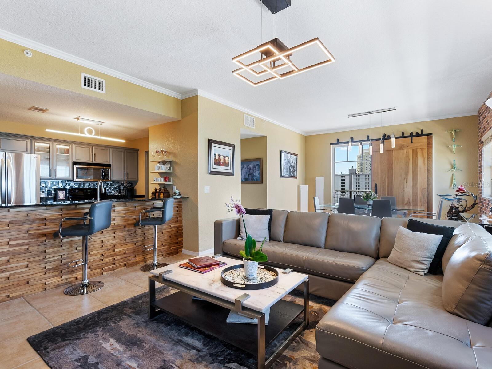 BROADWAY PROMENADE - Residential